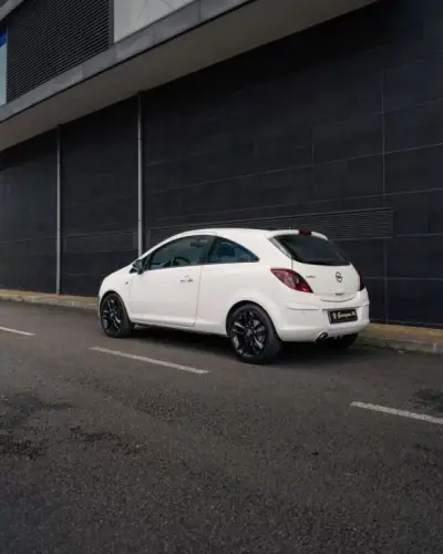 Opel Corsa 2014 - 8990 EUR, 139000 km - AUTO.MOTO.pt - 139000km - foto 31 de 44
