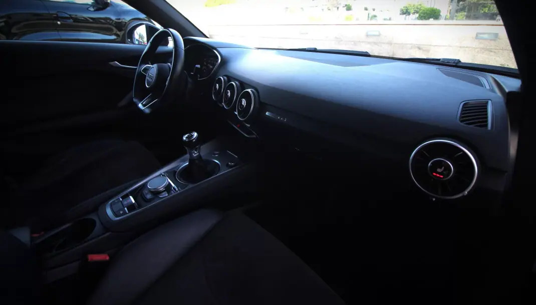 Audi TT Roadster 2015 - 23990 EUR, 151000 km - AUTO.MOTO.pt - 151000km - foto 16 de 37