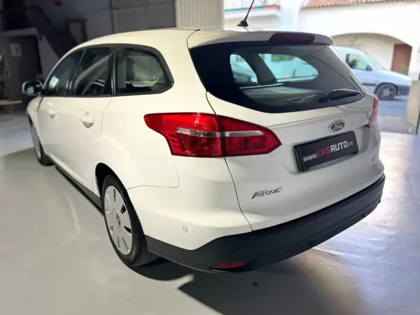 Ford Focus 2018 - 9900 EUR, 71250 km - AUTO.MOTO.pt - 71250km - foto 3 de 27