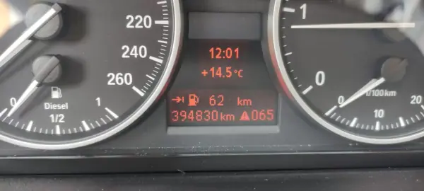 BMW 318 2012 - 7900 EUR, 394830 km - AUTO.MOTO.pt - 394830km - foto 12 de 12