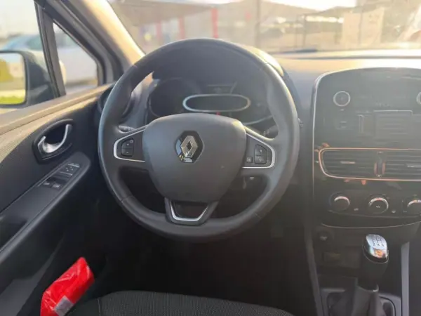Renault Clio 2017 - 9690 EUR, 117000 km - AUTO.MOTO.pt - 117000km - foto 6 de 16