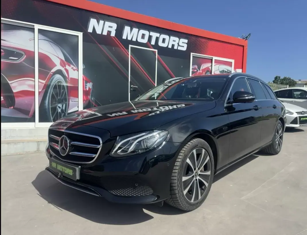 Mercedes-Benz E 300 2020 - 31947 EUR, 131000 km - AUTO.MOTO.pt - 131000km - foto 2 de 20
