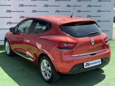 Renault Clio 2018 - 9990 EUR, 156000 km - AUTO.MOTO.pt - 156000km - foto 5 de 18