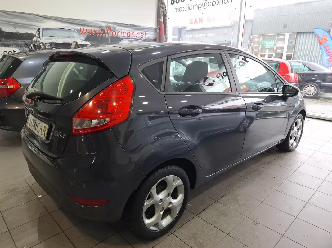 Ford Fiesta 2012 - 6900 EUR, 163718 km - AUTO.MOTO.pt - 163718km - foto 8 de 24