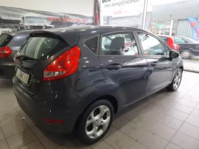 Ford Fiesta 2012 - 6900 EUR, 163718 km - AUTO.MOTO.pt - 163718km - foto 8 de 24