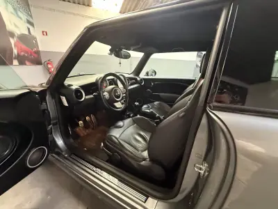 MINI Cooper S 2008 - 10900 EUR, 125000 km - AUTO.MOTO.pt - 125000km - foto 10 de 13