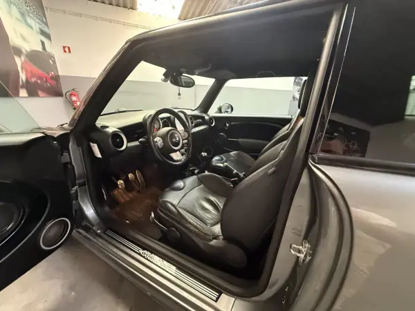 MINI Cooper S 2008 - 10900 EUR, 125000 km - AUTO.MOTO.pt - 125000km - foto 10 de 13