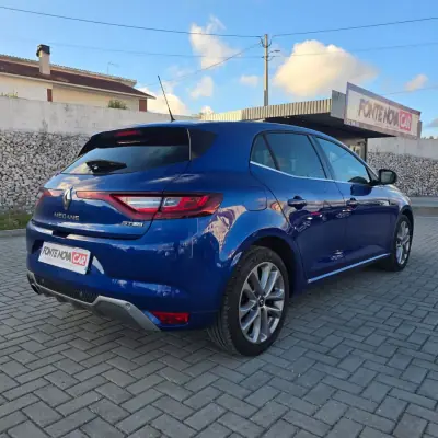 Renault Mégane 2016 - 12950 EUR, 114140 km - AUTO.MOTO.pt - 114140km - foto 3 de 42