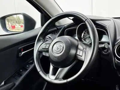 Mazda 2 2015 - 11500 EUR, 75000 km - AUTO.MOTO.pt - 75000km - foto 16 de 33