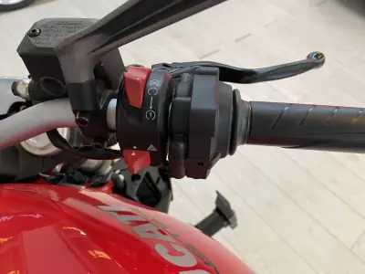 Ducati Monster 1000 2018 - 9950 EUR, 10707 km - AUTO.MOTO.pt - 10707km - foto 12 de 19