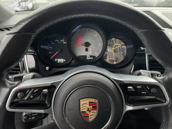Porsche Macan 2014 - 34900 EUR, 215608 km - AUTO.MOTO.pt - 215608km - foto 14 de 41