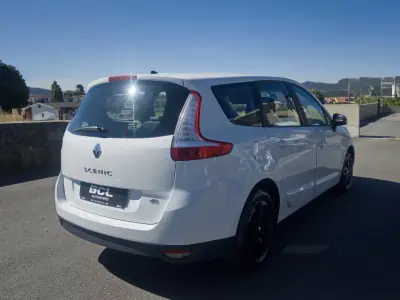 Renault Grand Scénic 2012 - 9500 EUR, 229000 km - AUTO.MOTO.pt - 229000km - foto 8 de 37