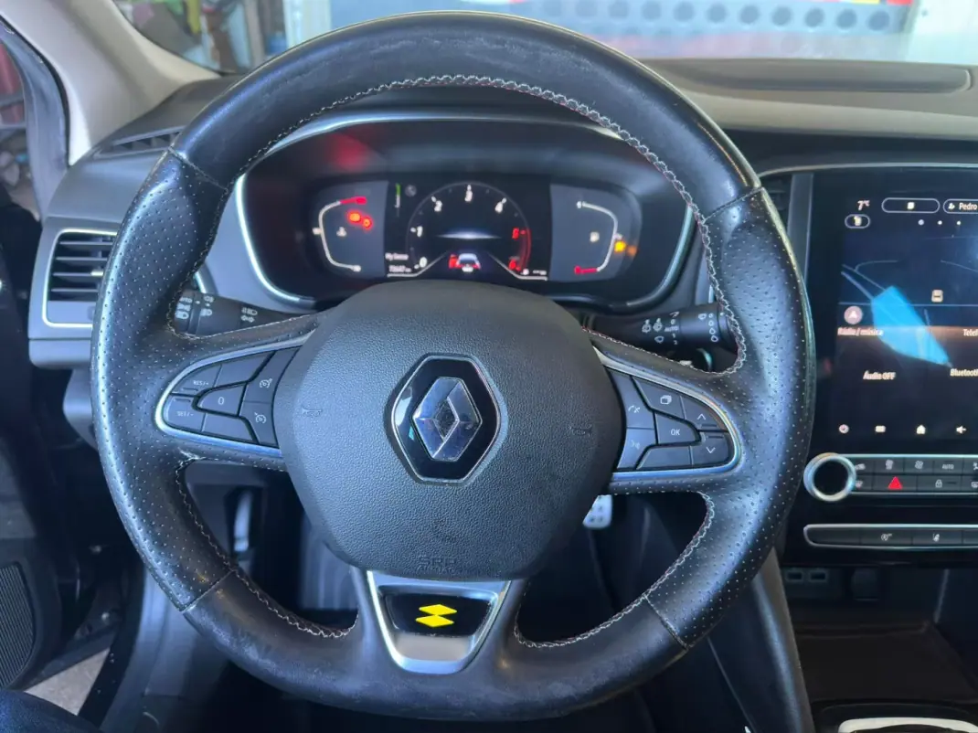 Renault Mégane 2021 - 19900 EUR, 72500 km - AUTO.MOTO.pt - 72500km - foto 11 de 25