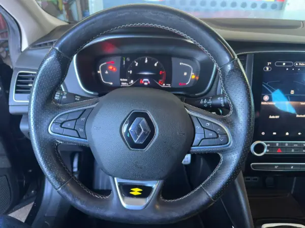 Renault Mégane 2021 - 19900 EUR, 72500 km - AUTO.MOTO.pt - 72500km - foto 11 de 25