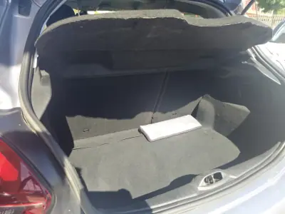 Peugeot 208 2019 - 10500 EUR, 68495 km - 68495km - foto 12 de 13