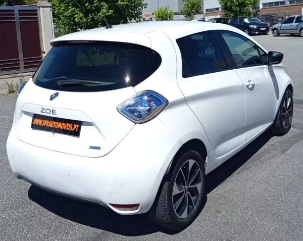Renault Zoe 2019 - 12490 EUR, 52400 km - AUTO.MOTO.pt - 52400km - foto 5 de 17
