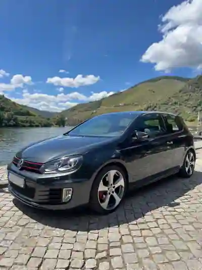 Volkswagen Golf 2011 - 11500 EUR, 204000 km - AUTO.MOTO.pt - 204000km - foto 2 de 9