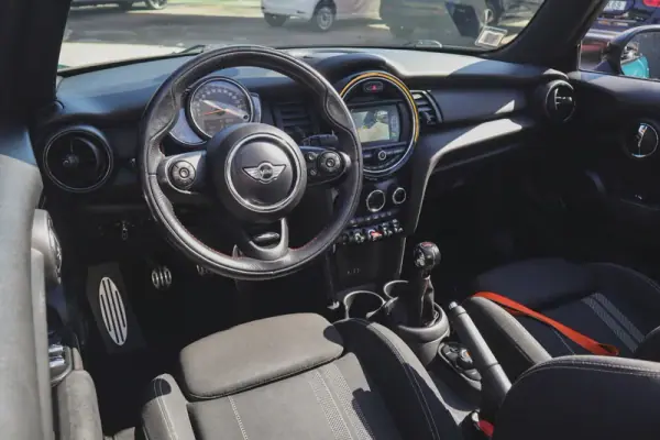 MINI One 2018 - 17880 EUR, 61420 km - AUTO.MOTO.pt - 61420km - foto 2 de 30