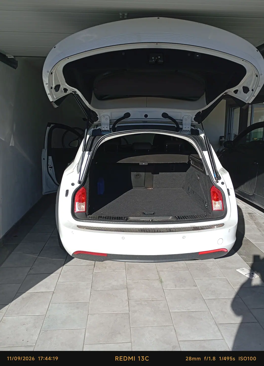 Opel Insignia 2011 - 6500 EUR, 225000 km - 225000km - foto 4 de 10