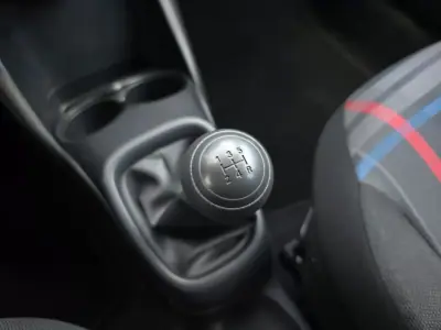 Peugeot 108 2014 - 6750 EUR, 58030 km - AUTO.MOTO.pt - 58030km - foto 28 de 28