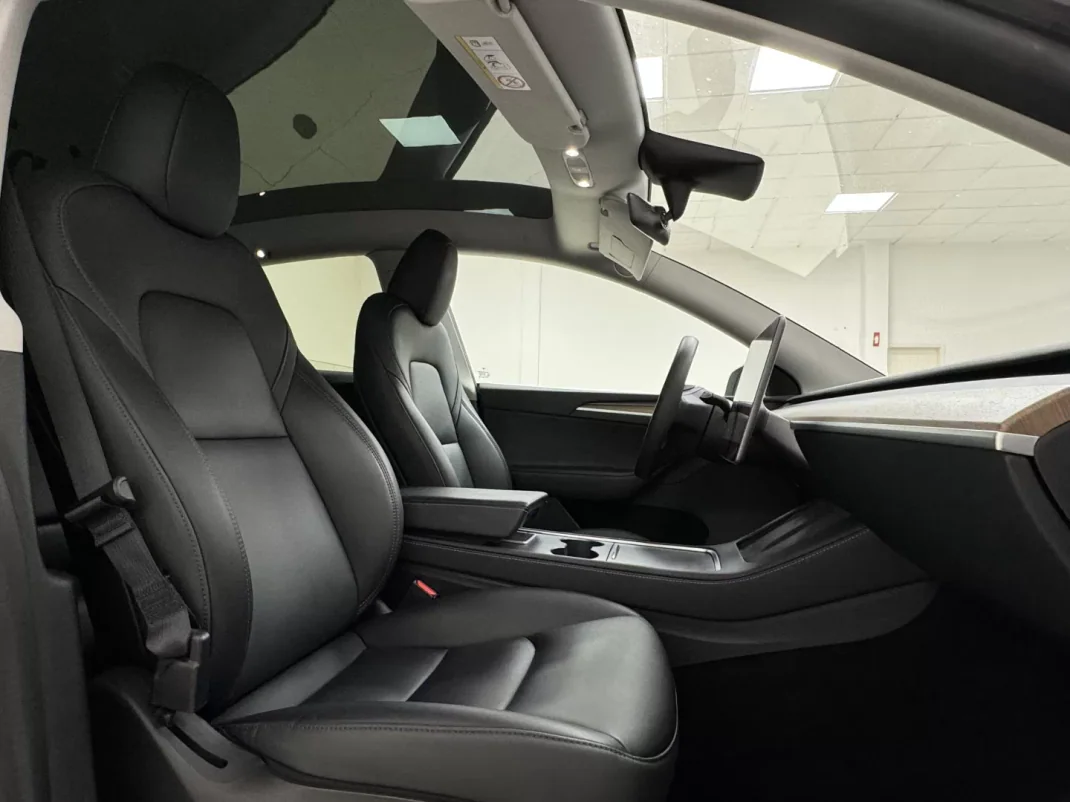 Tesla Model Y 2022 - 34890 EUR, 49800 km - AUTO.MOTO.pt - 49800km - foto 27 de 32