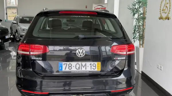 Volkswagen Passat Variant 2015 - 11490 EUR, 200121 km - AUTO.MOTO.pt - 200121km - foto 5 de 37