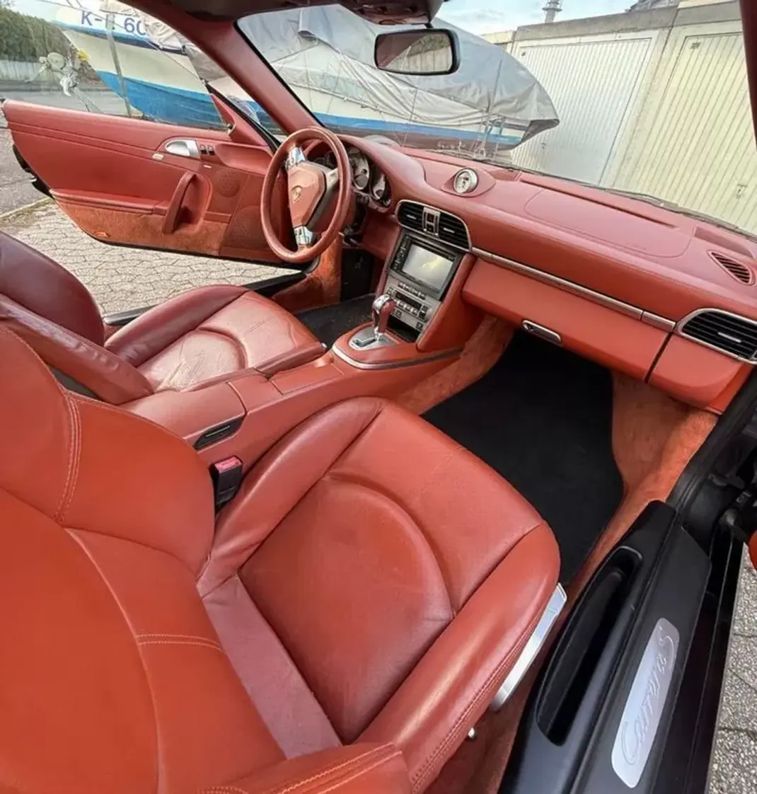 Porsche 911 2007 - 57000 EUR, 127289 km - 127289km - foto 30 de 37