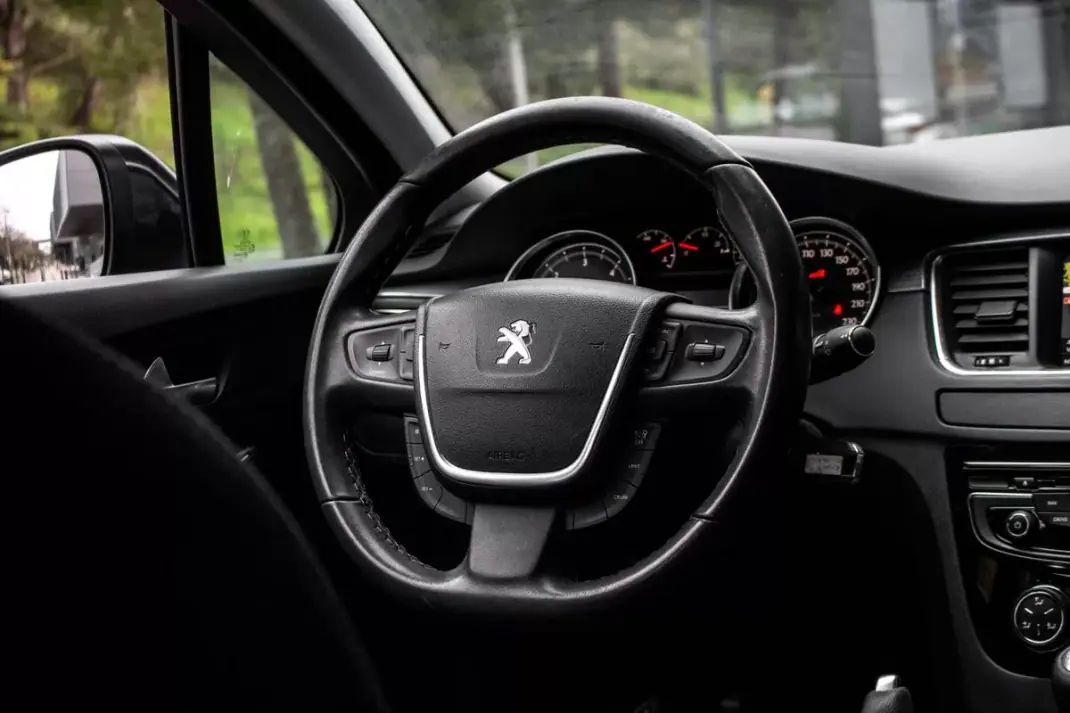 Peugeot 508 SW 2018 - 9900 EUR, 156362 km - AUTO.MOTO.pt - 156362km - foto 30 de 37