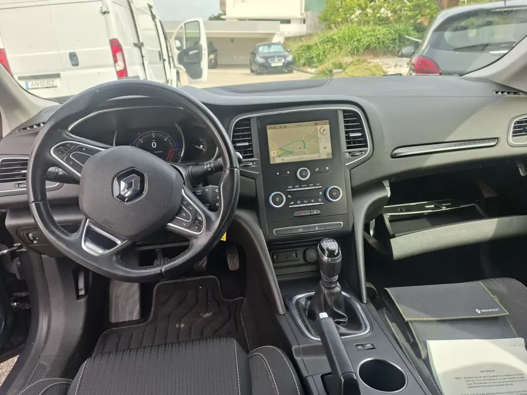 Renault Mégane Sport Tourer 2017 - 11530 EUR, 167840 km - AUTO.MOTO.pt - 167840km - foto 19 de 31