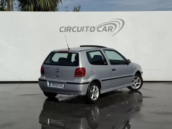 Volkswagen Polo 2000 — foto 3 de 32