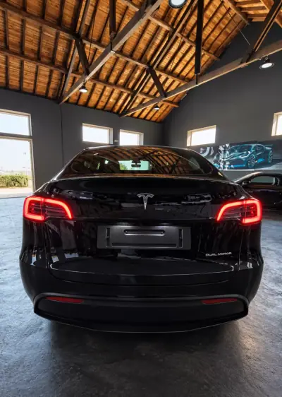 Tesla Model Y 2023 - 38490 EUR, 74953 km - 74953km - foto 25 de 25