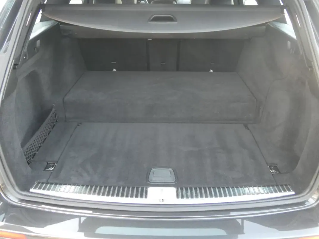 Mercedes-Benz E 300 2020 - 28500 EUR, 217000 km - AUTO.MOTO.pt - 217000km - foto 10 de 39