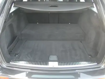 Mercedes-Benz E 300 2020 - 28500 EUR, 217000 km - AUTO.MOTO.pt - 217000km - foto 10 de 39