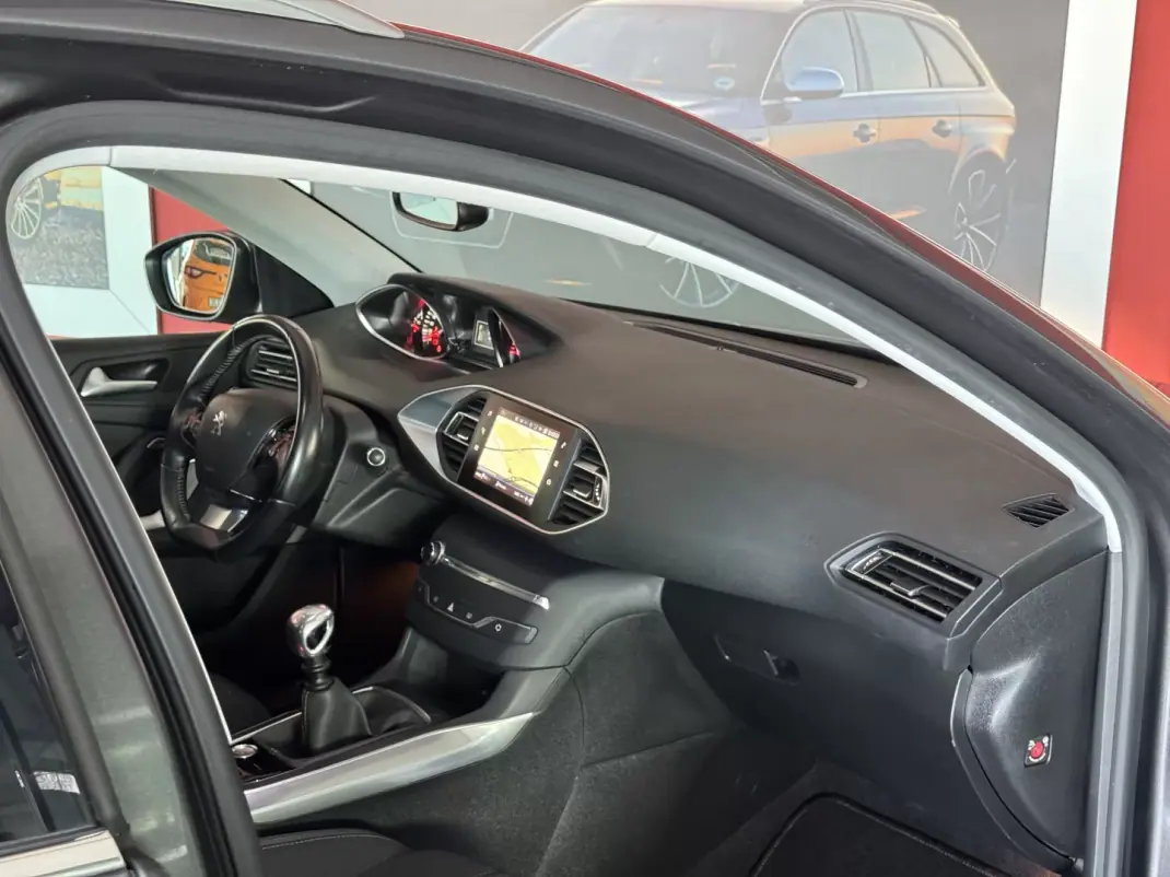 Peugeot 308 SW 2018 - 14990 EUR, 124838 km - AUTO.MOTO.pt - 124838km - foto 14 de 21