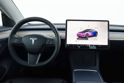 Tesla Model 3 2023 - 30450 EUR, 61000 km - AUTO.MOTO.pt - 61000km - foto 12 de 22