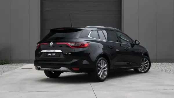 Renault Mégane Sport Tourer 2019 - 16300 EUR, 123000 km - AUTO.MOTO.pt - 123000km - foto 7 de 30