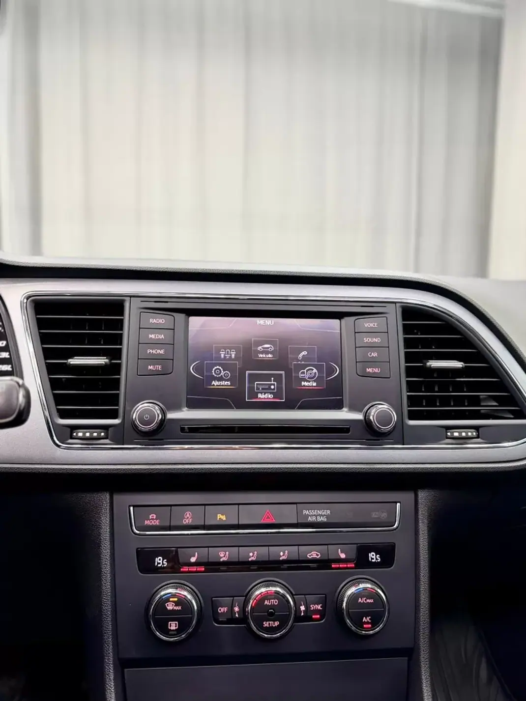 SEAT Leon 2014 - 17500 EUR, 140000 km - AUTO.MOTO.pt - 140000km - foto 14 de 21