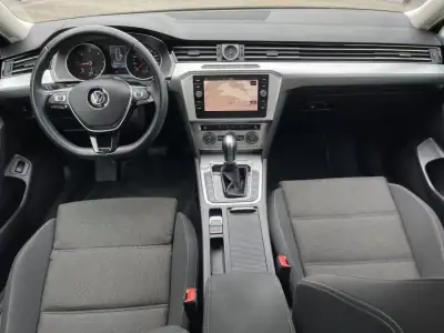 Volkswagen Passat Variant 2018 - 19990 EUR, 177800 km - AUTO.MOTO.pt - 177800km - foto 8 de 19