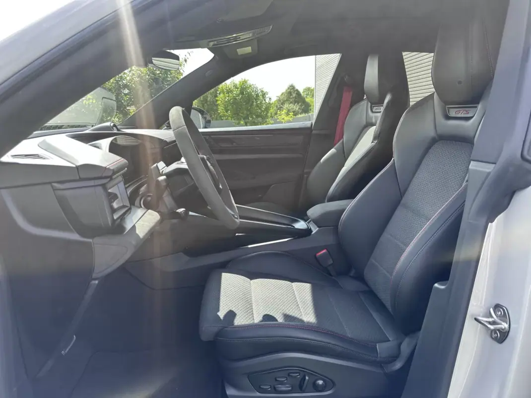 Porsche Macan 2026 - 129000 EUR, 2200 km - AUTO.MOTO.pt - 2200km - foto 36 de 85