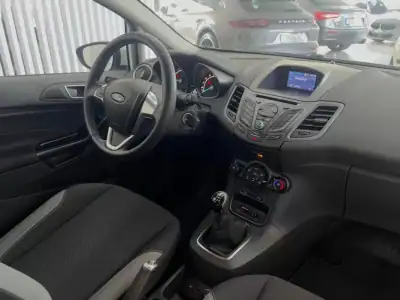 Ford Fiesta 2015 - 9990 EUR, 126498 km - AUTO.MOTO.pt - 126498km - foto 12 de 23