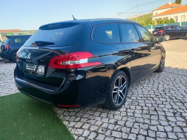 Peugeot 308 SW 2017 - 11890 EUR, 180000 km - AUTO.MOTO.pt - 180000km - foto 8 de 18