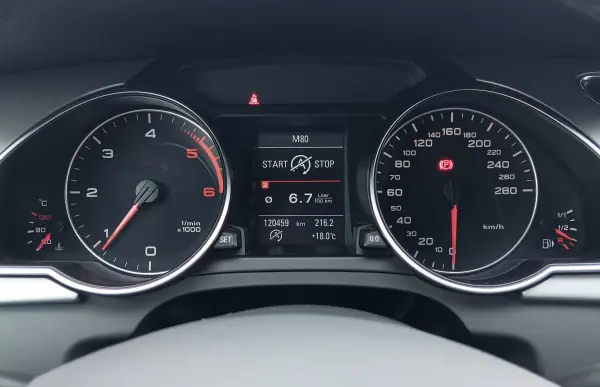 Audi A5 Sportback 2011 - 17500 EUR, 120459 km - AUTO.MOTO.pt - 120459km - foto 13 de 31