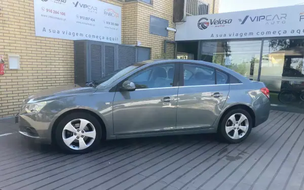Chevrolet Cruze 2011 - 7300 EUR, 183000 km - AUTO.MOTO.pt - 183000km - foto 8 de 19