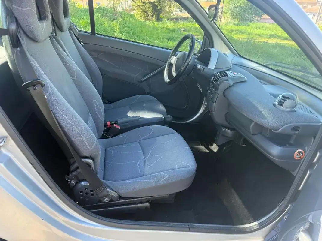 Smart ForTwo Coupé 2004 - 3550 EUR, 170000 km - AUTO.MOTO.pt - 170000km - foto 10 de 19