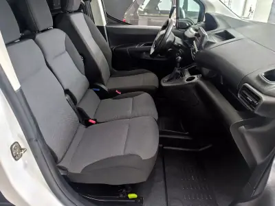 Peugeot Partner 1.6 HDI , 3 Lug. , Iva Dedutivel 2019 - 12480 EUR, 157000 km - AUTO.MOTO.pt - 157000km - foto 6 de 21