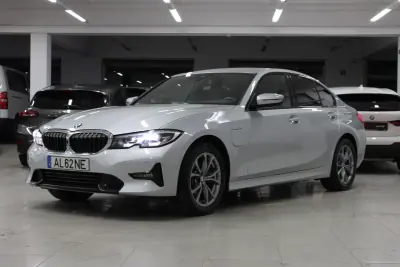 BMW 320 2021 - 27900 EUR, 108256 km - AUTO.MOTO.pt - 108256km - foto 3 de 24