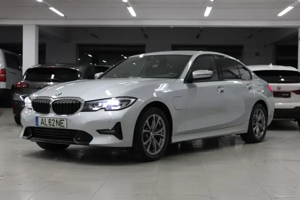 BMW 320 2021 - 26900 EUR, 108256 km - AUTO.MOTO.pt - 108256km - foto 3 de 24