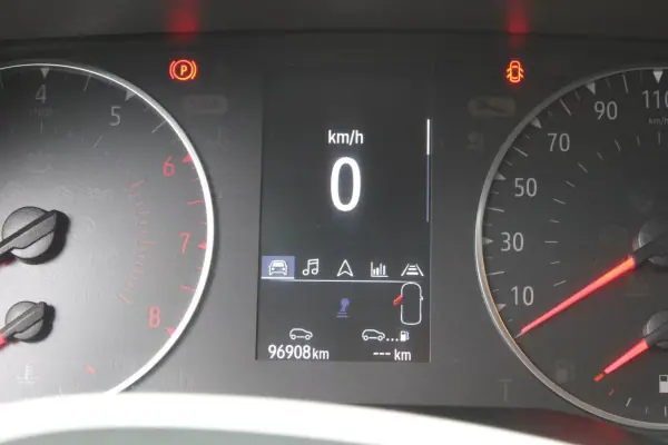 Renault Clio 2022 - 14750 EUR, 96500 km - AUTO.MOTO.pt - 96500km - foto 15 de 22