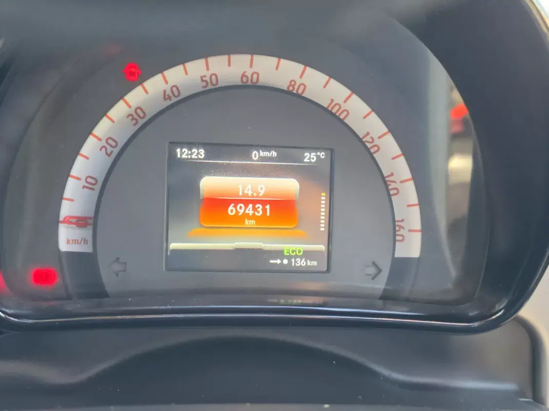 Smart ForTwo 2020 - 13750 EUR, 69200 km - 69200km - foto 11 de 11
