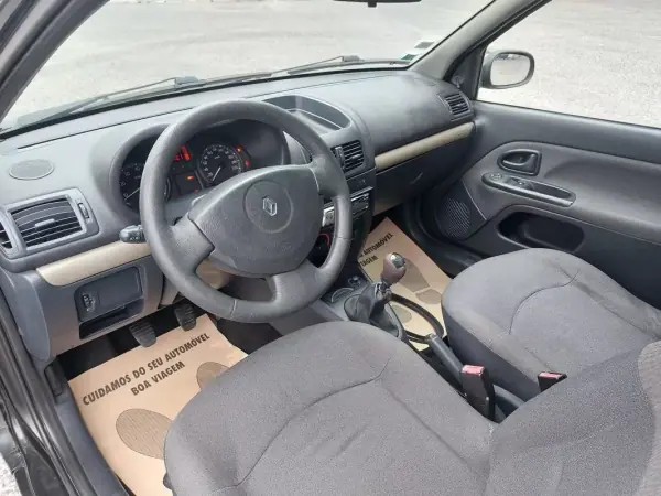 Renault Clio 2004 - 1950 EUR, 268181 km - AUTO.MOTO.pt - 268181km - foto 10 de 16